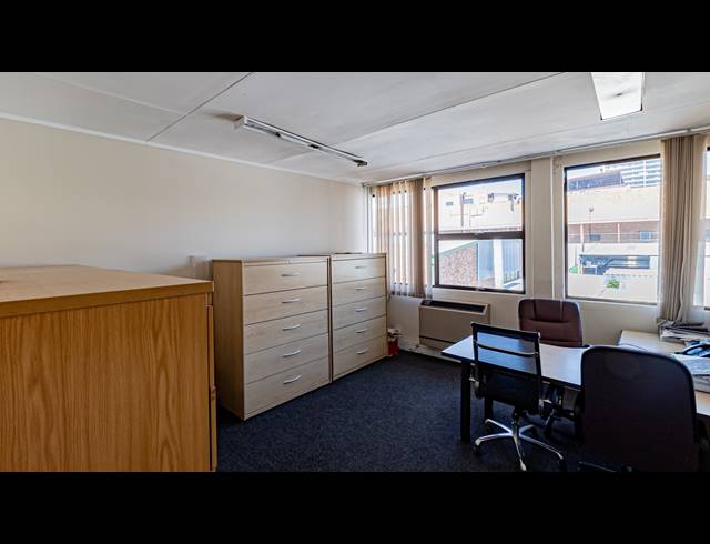 1,048M² OFFICE TO LET IN FERNDALE